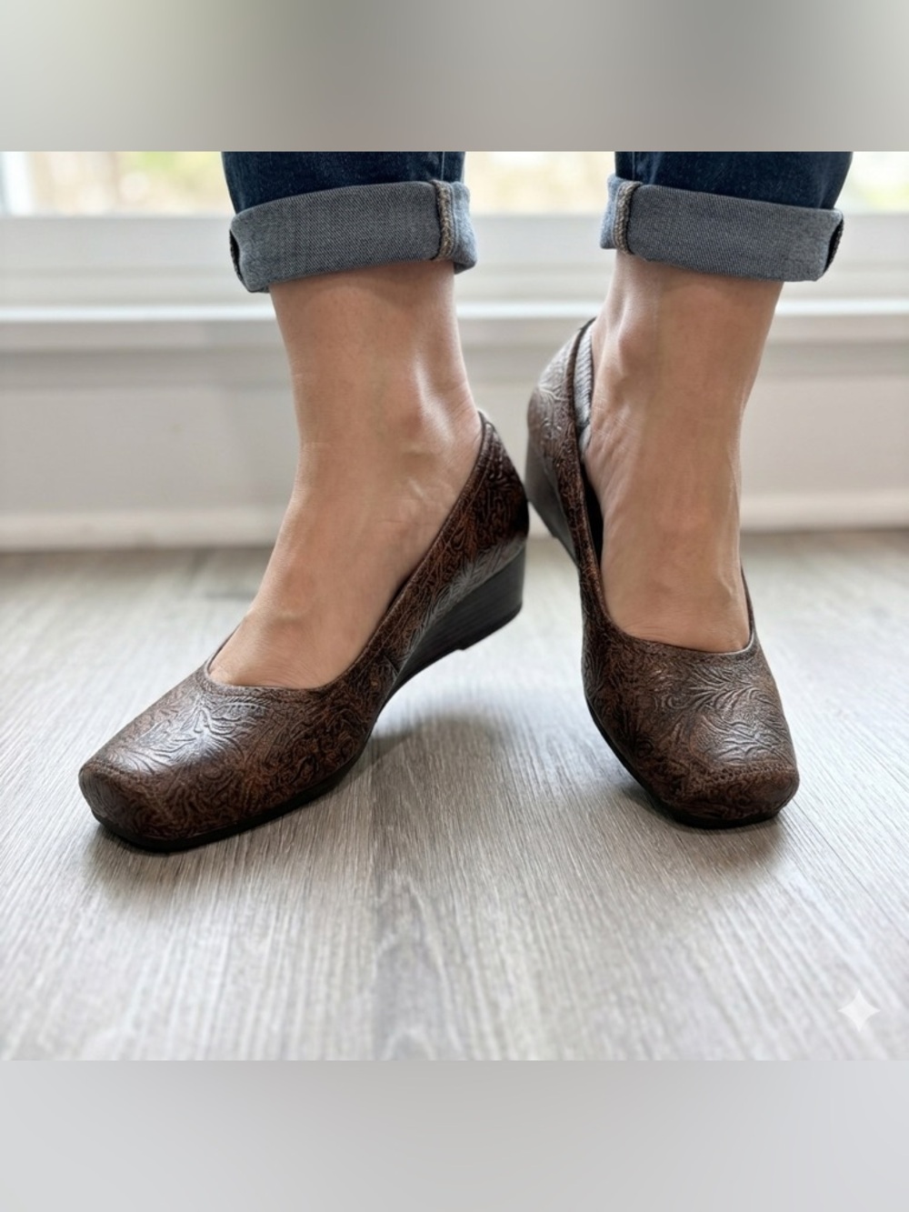 Yüu Impress Brown Embossed Paisley Floral Comfort Flats Shoes Womens 7.5 Wide